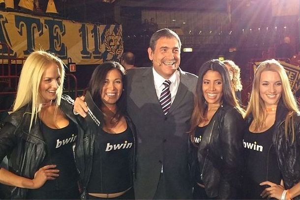 En esta foto podemos ver a Eddy Vidal rodeado de las 4 bwin Sports Girls que estuvieron en la Final Four 2014 de Milano: Tatana Sediva, Dalia Gutiérrez, Carmen Victoria Rodríguez y Terezita