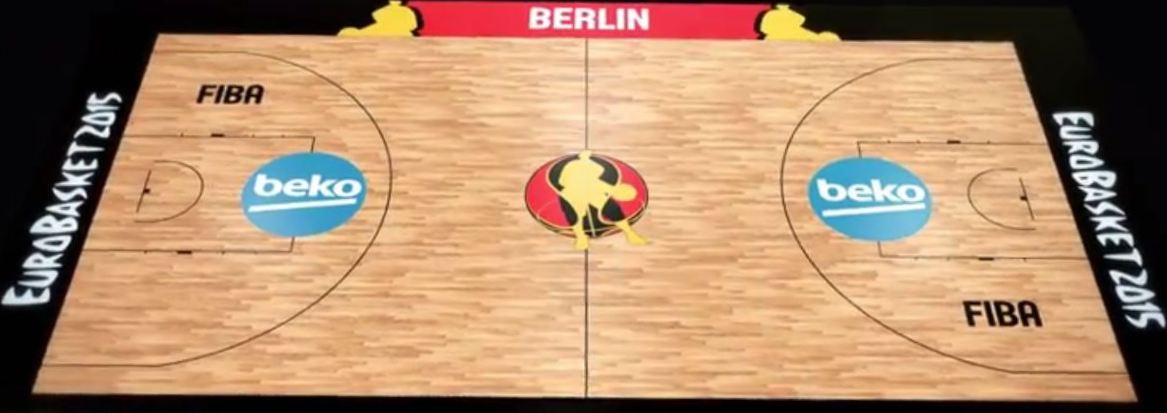 En esta imagen podemos ver cómo será el diseño de la pista de juego del O2 World de Berlin donde, entre el 5 y el 10 de septiembre de 2015, disputarán la Fase de Grupos las Selecciones que intentarán clasificarse, junto a la española, para la Fase Final, para la Fase de Eliminatorias, del EuroBasket 2015, que se disputará en Lille, del 12 al 20 de septiembre de 2015. Estas Selecciones, que jugarán ante 13.650 espectadores serán las de, en este orden cronológico, Serbia, Turquía, Italia, Islandia y Alemania, 5 Repúblicas