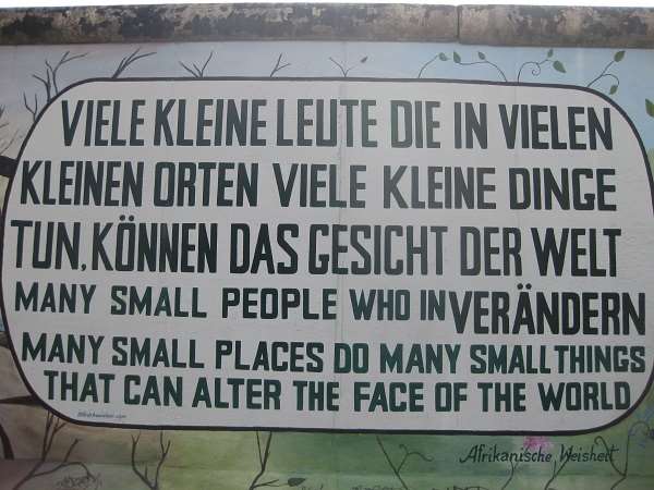 En esta foto podemos ver un de los Muchos fragmentos del Muro de Berlín. A quien todavía No lo haya visitado, se lo recomiendo de todo corazón