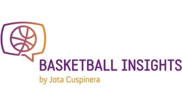 En esta foto podemos ver el Logo del Curso Basketball Insights by Jota Cuspinera que consta de un balón dentro de un bocadillo de conversación a modo te tablero de Canasta de Baloncesto