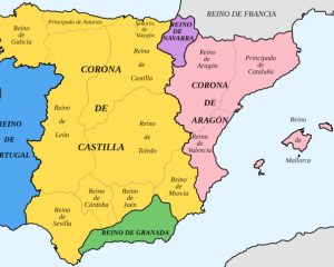 Por Corona de Castilla 1400 es.svg: Tyk Reinos Antiguo Régimen.jpg: Ángel Luis Alfaro obra derivada de Milenioscuro - Este archivo deriva de: Corona de Castilla 1400 es.svg Reinos Antiguo Régimen.jpg, CC BY-SA 3.0, https://commons.wikimedia.org/w/index.php?curid=71058867 "La península ibérica en 1479. Los reinos de la Corona de Castilla eran casi únicamente referencias históricas pues estaban sometidos a una misma ley y a unas mismas instituciones (a excepción del señorío de Vizcaya) y todos sus habitantes compartían una misma naturaleza. En cambio los tres reinos y el principado que formaban la Corona de Aragón tenían sus leyes e instituciones propias y sus habitantes eran naturales de sus estados respectivos por lo que eran «extranjeros» entre sí" "División territorial de la Península Ibérica durante el Antiguo Régimen. En azul, el reino de Portugal (incorporado a la Monarquía Hispánica entre 1580 y 1640). En naranja la Corona de Castilla y en rosa la Corona de Aragón (reunidas primero por el matrimonio de los Reyes Católicos y definitivamente por la herencia de Carlos V -1516-). En violeta el reino de Navarra (incorporado a Castilla en 1516). El reino de Galicia y el principado de Asturias no tenían existencia institucional, y pertenecían al reino de León (su representación en Cortes eran las ciudades de Zamora y León respectivamente). Además del señorío de Vizcaya, había dentro de la Corona de Castilla otras circunscripciones con título diferente al de reino, especialmente el condado de Álava y la provincia de Guipúzcoa (las tres eran llamadas provincias vascongadas o provincias exentas), y el señorío de Molina (este de la actual provincia de Guadalajara). La división en reinos dejó de tener trascendencia política con las reformas borbónicas (Felipe V, 1715). En la Edad Contemporánea, la organización territorial se basó en la división provincial de Javier de Burgos (1833)"